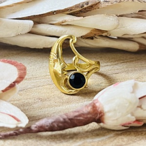 Nouvelle Collection 2026 : Bagues Gothiques Lune en Laiton Plaqué Or 18 carats avec Onyx Noir – Bijoux Célestes pour Femme – Vente en Gros/OEM/ODM - Product Image 3