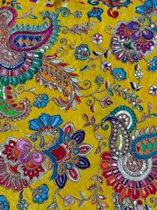 Tissu imprimé de créateur en crêpe de viscose pure, motif floral, pour robes, tissu de mode, vêtements Kurti, vente en gros - Product Image 2