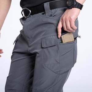Pantalon cargo gris pour homme, taille haute, plusieurs poches, séchage rapide, style workwear, coupe droite, en toile, pour l'automne - Product Image 2