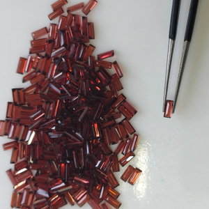 โกเมนสีแดงธรรมชาติ 5x2 มม. ทรงบาแกตต์ คุณภาพดีที่สุด พลอยหลวม รับรองคุณภาพสำหรับทำเครื่องประดับ - Product Image 1