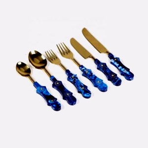 Poignée en résine bleue en acier inoxydable Ensemble de couverts nouveau design Vaisselle tactile polie argenterie Ensemble de couverts - Product Image 1