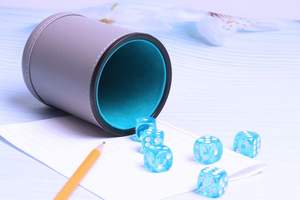 Vaso mezclador de dados de cuero hecho a mano, moldeado, apilable, para juegos de mesa, bar, pub, con 10 dados para Farkle, regalo para fiestas - Product Image 2