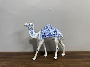 Figurine de chameau en métal et poterie bleue artisanale |   Statue décorative de chameau à motif floral |   Tableau décoratif indien peint à la main pour la maison - Product Image 3