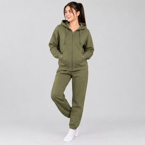 Survêtement de sport personnalisé pour femme, coupe classique, tenue d'entraînement avec options d'impression sérigraphique et de broderie - Product Image 4