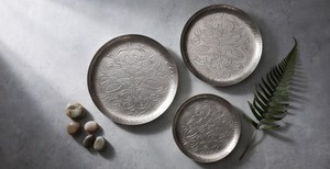 Bandeja Plateada Minimalista Contemporánea, Artística, Escultural, para Cocina o Comedor - Product Image 5