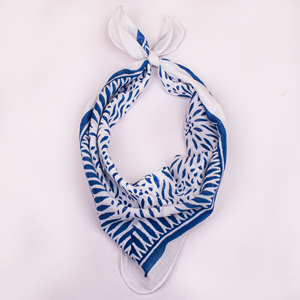 Pañuelo Multicolor Estampado de Algodón Popelín Hecho a Mano Ecológico, Estilo Bohemio de Lujo, Accesorio Cómodo para Cuello y Mano - Product Image 1