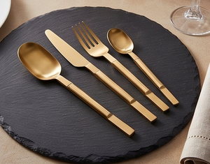 Juego de cubiertos dorados mate de diseño minimalista, aptos para lavavajillas, tenedor y cuchillo de metal para vajilla de boda y hotel. - Product Image 1