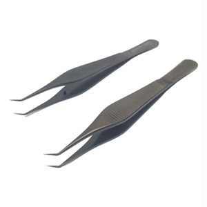 Este artículo es un par de pinzas Adson de acero inoxidable, comúnmente utilizadas en procedimientos médicos y quirúrgicos para agarrar objetos delicados. - Product Image 3