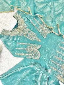 Présentation de nouveaux salwar kameez en soie prêts à porter avec broderie de design élégant - Vêtements de fête pour femmes - Product Image 6