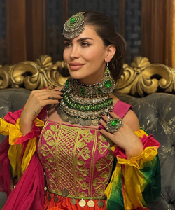 Robe élégante avec broderie traditionnelle détaillée, accents tribaux faits à la main, tissu fluide, culture afghane, robe Kuchi - Product Image 4