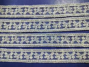 Dentelle transparente de qualité supérieure en nylon/organza blanc, bordure brodée motif floral en forme de vigne, bordure échelle (narrow) - Product Image 3