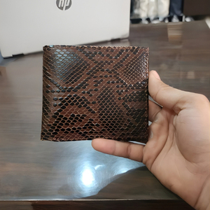 Cartera Bifold de Cuero Texturizado Azul Premium para Hombre, Cartera Delgada de Lujo Hecha a Mano con Patrón Brillante, Elegante Tarjetero de Diseño - Product Image 5