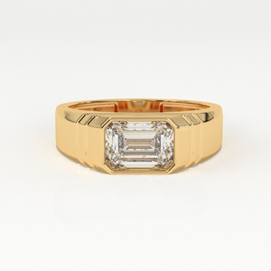 Aarinya Bague de mariage moderne pour homme en or 14K avec diamant de laboratoire certifié IGI, taille émeraude, serti clos, à facettes, style Keystone, émeraude taille émeraude orientale-occidentale - Product Image 1