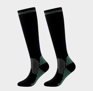 Calcetines de Compresión para Hombre, Diseño Sólido, Tejido Transpirable de Poliéster/Algodón, con Logotipo en el Puño, Calcetines Deportivos de Verano - Product Image 1