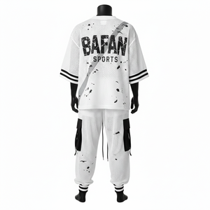 Ensemble maillot et pantalon en mesh polyester respirant pour homme, 180 GSM, design à panneaux blancs et noirs, logo personnalisé par transfert thermique, 2 pièces. - Product Image 4