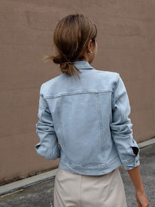 Veste en jean printemps pour femme grande taille, style long, simple, en coton délavé extensible, nouveau design 2025 - Product Image 2