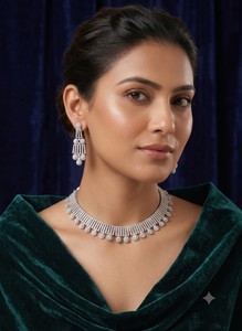 Parure de bijoux de mariée de luxe plaqué argent avec collier ras-du-cou géométrique en zircone cubique, collier à pampilles en diamant américain et boucles d'oreilles - Product Image 6