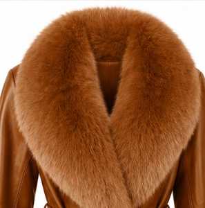 Abrigo largo de invierno para mujer, de piel sintética marrón, con cuello y puños de piel. - Product Image 6