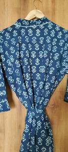 Chaleco Abierto con Estampado de Hojas Azules - Product Image 2