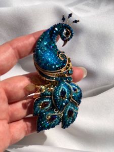 Broche Bordado con Cuentas de Inspiración Vintage para Bufandas, Bolsos y Sombreros, Broche de Moda Bordado a Mano con Cuentas y Artesanía Artística - Product Image 1