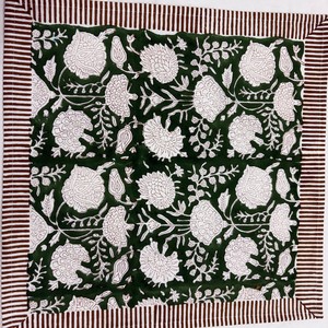 Serviettes indiennes carrées vintage faites à la main, imprimées à la main avec des motifs floraux, personnalisables, 100% coton, écologiques, pour les mariages, les événements et la maison - Product Image 2