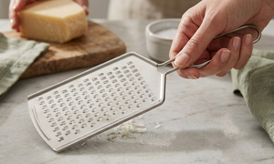 Râpe à fromage en acier inoxydable et acier doux avec poignée, écologique, compatible lave-vaisselle, durable, outil de râpage de 25 cm pour la préparation des aliments - Product Image 4