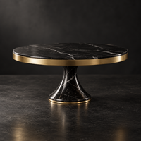 Schwarzer Marmor-Kuchenständer mit Goldmetallverzierung Handgefertigtes Dessert-Präsentationsgestell Modernes Tisch-Serviertablett Alabanza Enterprises ABCS025
