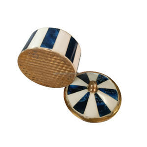 Caja pequeña con bocina - Product Image 2