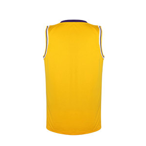 Maillot de basket-ball de haute qualité en polyester 100 %, design personnalisé, vêtements de sport d'extérieur, fabriqué au Pakistan - Product Image 3
