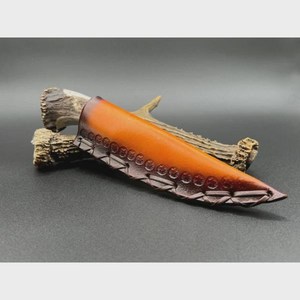 Cuchillo utilitario SHARP POINT TRADES con hoja de punta caída, acero de alto carbono, mango de madera, funda de cuero, 6.7 pulgadas de largo, para uso en exteriores. - Product Image 6