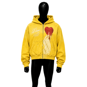 Sudadera con capucha informal amarilla con cremallera y estampado de corazón, diseño oversize unisex con texto “Love Me” para moda urbana - Product Image 1