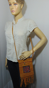 Bolso bandolera de cuero bordado estilo bohemio para mujer, bolso moderno para móvil con bordado hecho a mano para un estilo universitario. - Product Image 4