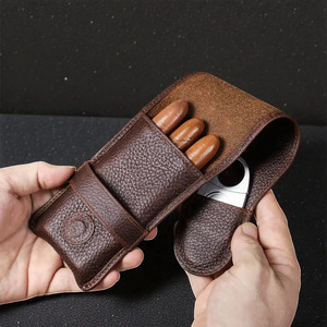 Estuche para cigarros hecho a mano con cortador integrado que combina la artesanía de lujo con la funcionalidad práctica para viajes, en venta. - Product Image 5