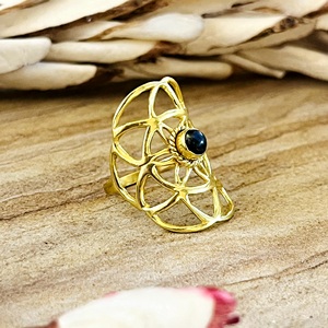 Bague en laiton plaqué or 18 carats pour femme, design bohème tendance, motif géométrique en treillis avec pierres précieuses et onyx noir, style tribal, pour la vente en gros/OEM/ODM - Product Image 6