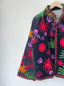 Chaqueta de Terciopelo 100% Algodón para Mujer, Estilo Suzani, Bordada a Mano con Diseño Floral, Reversible, Cierre Abierto, Estilo Étnico Bohemio - Product Image 4