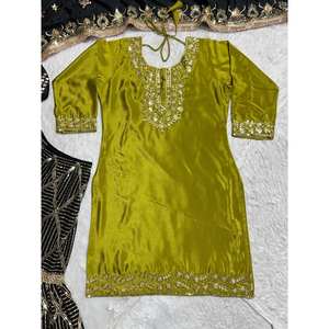 Ensemble de costumes de soirée pour femmes de designer avec broderie lourde - Product Image 3