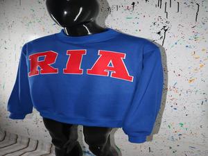 Sudadera RIA con cuello alto, 100% algodón, apliques rojos bordados, cuello ancho, hilos finos. - Product Image 3