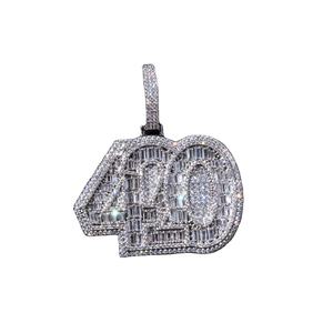 Baguette de moissanite personnalisée et pendentif en diamant rond avec chiffres Bijoux hip hop glacés Charme plaqué or pour le style rappeur tendance - Product Image 1