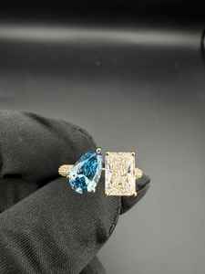 Anillo Toi Moi de Oro Sólido de 14K con Diamante Azul de Corte Pera y Radiante de 1.01 CT Cultivado en Laboratorio para Mujer, Regalo para Novia o Fiesta de Bodas - Product Image 3