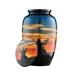 Urne funéraire en métal de forme ovale avec impression numérique, silhouette de chanteur écossais au coucher du soleil, vase commémoratif fait main, souvenir de sympathie, objet d'art moderne - Product Image 3