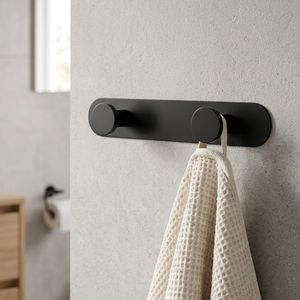 Ganchos Colgantes de Metal Negro Autoadhesivos de Doble Gancho Sin Perforación 3M, Juego de Organizadores de Bolsas de Ropa, Resistentes al Agua para Baño y Sala de Estar - Product Image 1