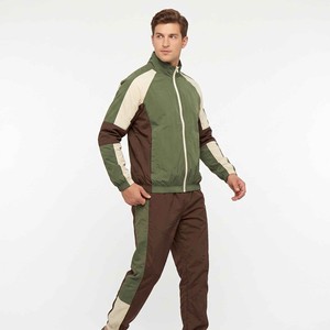 Survêtement de jogging réfléchissant en nylon personnalisé avec logo OEM, coupe-vent pour homme, ensembles en nylon avec bandes de surpiqûre blanches pour homme - Product Image 3