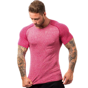 T-shirt de sport rose uni à manches courtes pour homme, coupe ajustée, col rond, séchage rapide, tricoté, longueur standard - Product Image 2