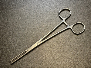 Pince d'occlusion chirurgicale pour tubes, 7,5 po (18,5 cm), dentée, en acier inoxydable, instruments cardiaques, kit chirurgical général - Product Image 1
