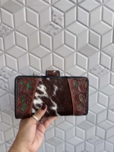 Cartera de Cuero de Alta Calidad con Grabado y Diseño Vintage, Cierre con Botón Turquesa, Cartera de Mujer para Uso Diario - Product Image 4