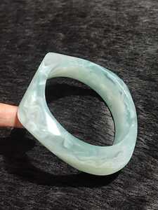 กำไลข้อมือเรซิ่นพรีเมียมจาก MN Exports สีสันสดใส งานแฮนด์เมด เครื่องประดับแฟชั่น ดีไซน์หรูหรา ทันสมัย เงางาม น้ำหนักเบา ของขวัญสำหรับผู้หญิง - Product Image 6