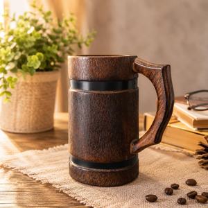 Mug en bois avec bandes métalliques, poignée de style vintage, design classique pour usage domestique, vaisselle réutilisable - Product Image 1