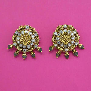 Exportador de Joyería Artificial de Moda en India, Pendientes Clásicos Antiguos con Baño de Oro Mate 233095 - Product Image 4