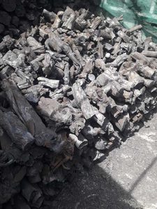 ถ่านไม้เนื้อแข็งธรรมชาติจากมะขามดำ สำหรับจุดไฟกลางแจ้ง ให้พลังงานมากกว่า 9000 กิโลแคลอรี/กก. - Product Image 2