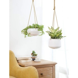 Pot de fleurs suspendu en céramique avec un design circulaire, style minimaliste pour plantes d'intérieur - Product Image 1